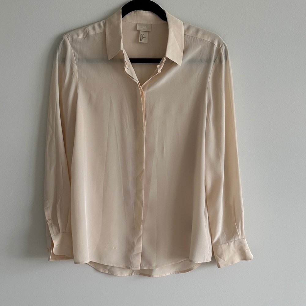 Elegant Cream Shirt in Size 6
